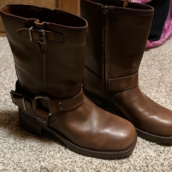 Vince Camuto brown colored boots. Excellent condition - Picture 1 of 7